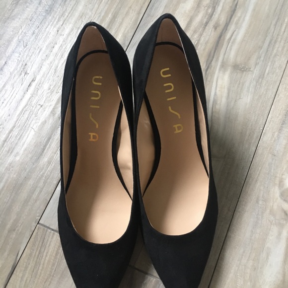 Pumps - Picture 2 of 6